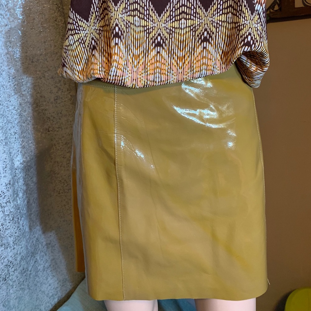 Elie Tahari SZ 2 leather Mini skirt lined camel